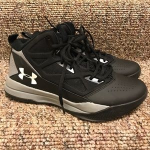 Under Armour Baskerball shoes